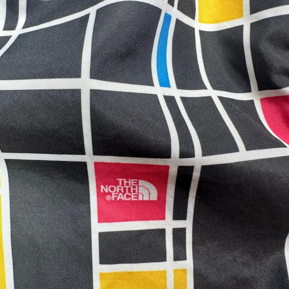 The North Face Reversible Hoodie Jacket Small Black Multi Color Geometric